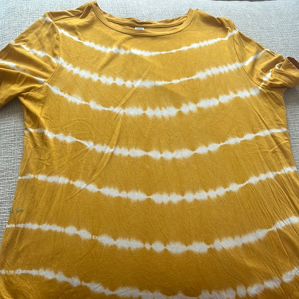 Gold short sleeve shirt